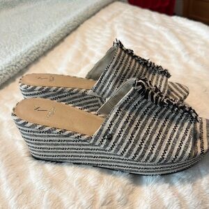 Simply Vera Vera Wang Black and White Wedge Shoes